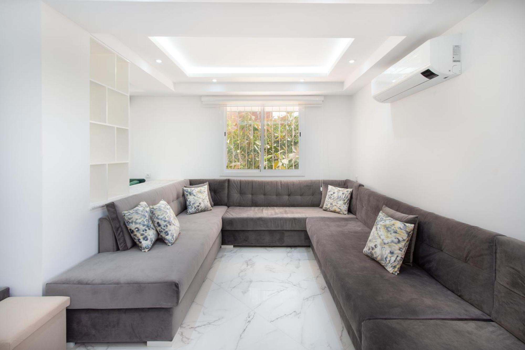 Calmes Et Spacieux Appartement