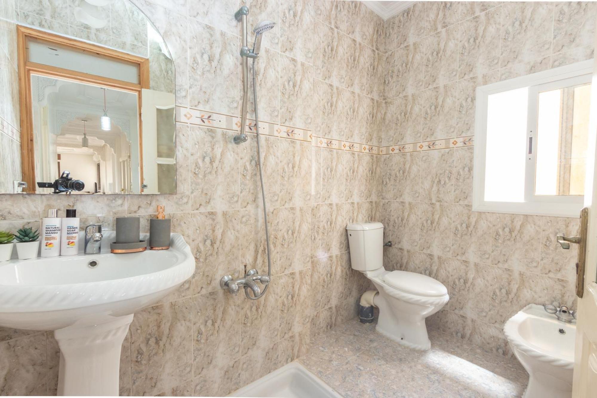 Calmes Et Spacieux Appartement